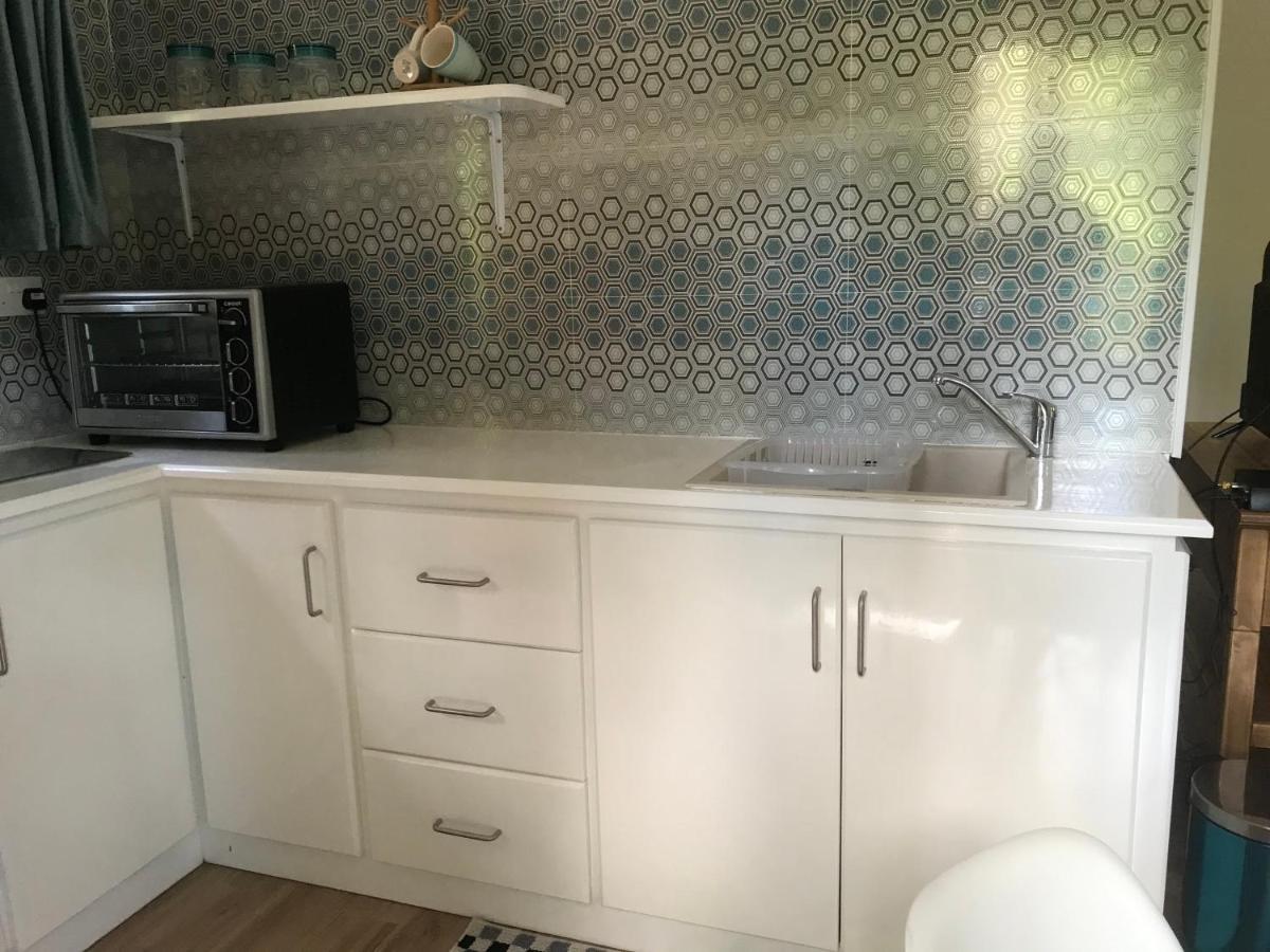 Rock And Palm Lodge Self Catering Appartment Baie Lazare  エクステリア 写真